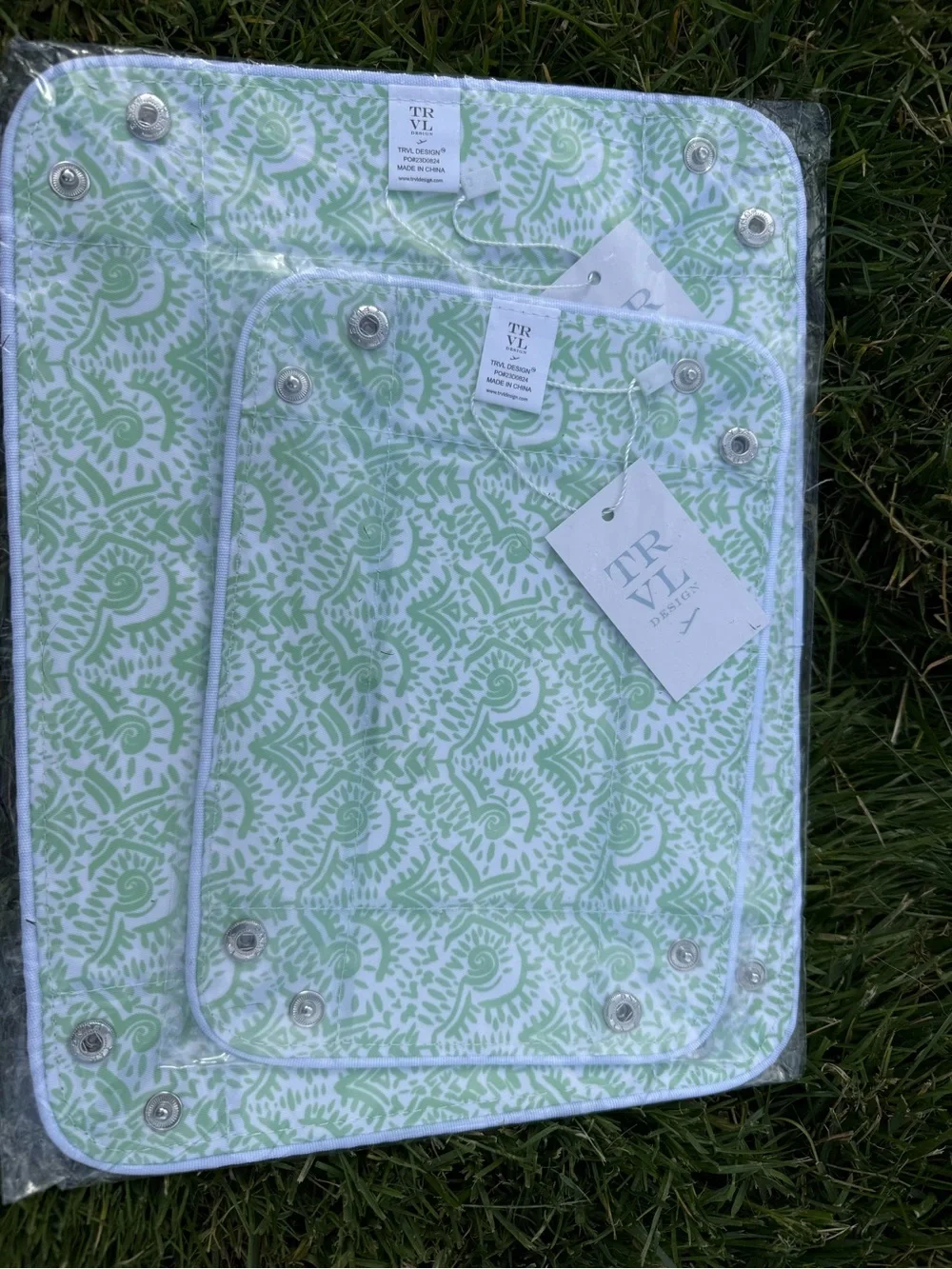NWT in package TRVL Tray Set Green and White pattern